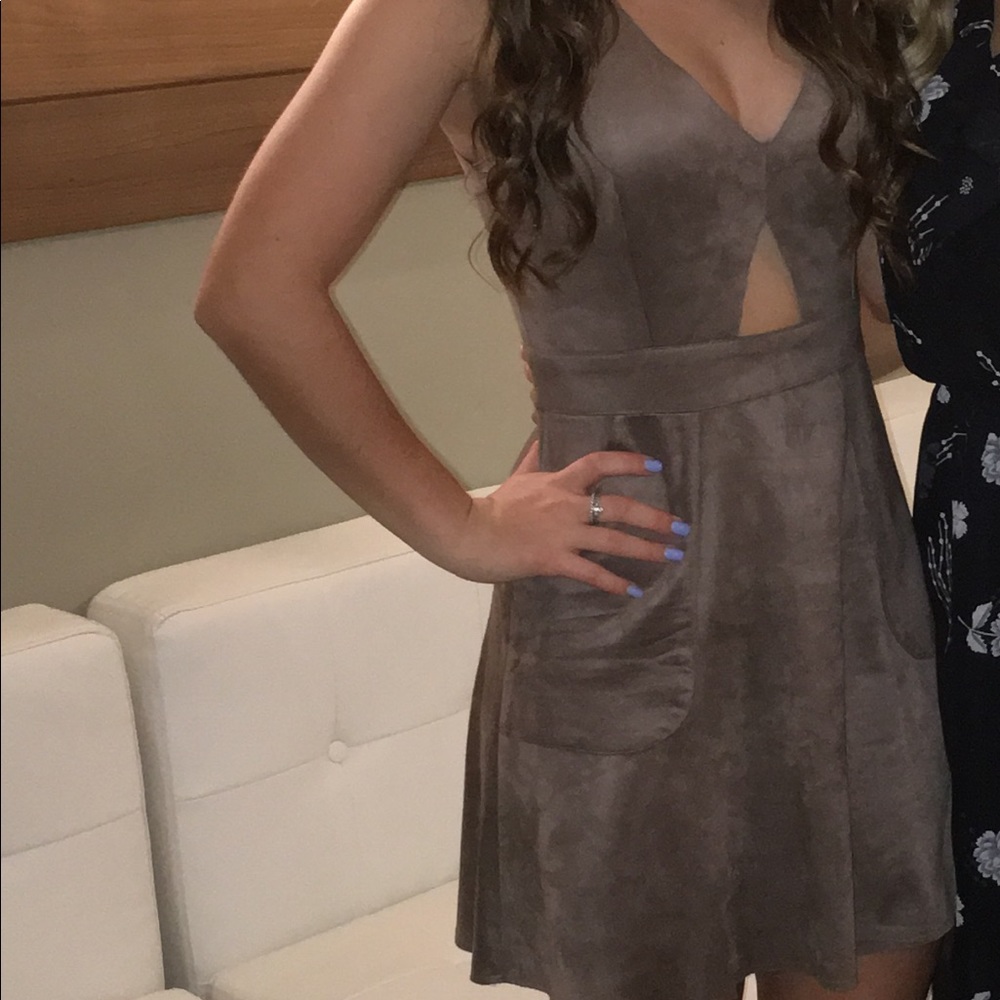 Dress - Picture 2 of 2